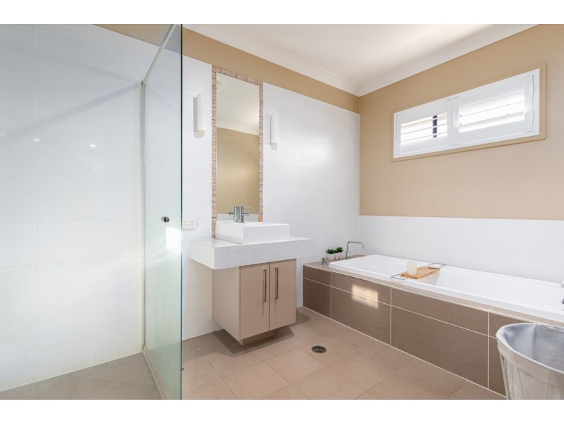 19 Endeavour Bark Drive, Glass House Mountains QLD 4518