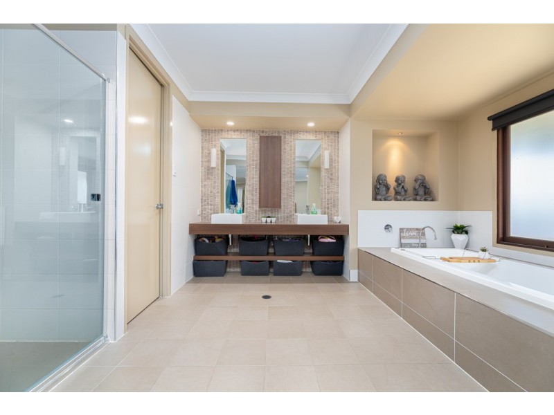 19 Endeavour Bark Drive, Glass House Mountains QLD 4518