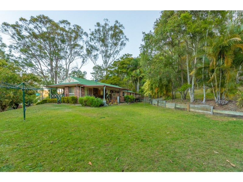 12 Stonehaven Lane, Glass House Mountains QLD 4518