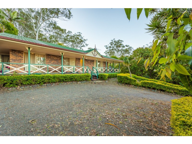 12 Stonehaven Lane, Glass House Mountains QLD 4518