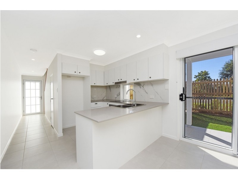 2/20 Swan Street, Beerwah QLD 4519
