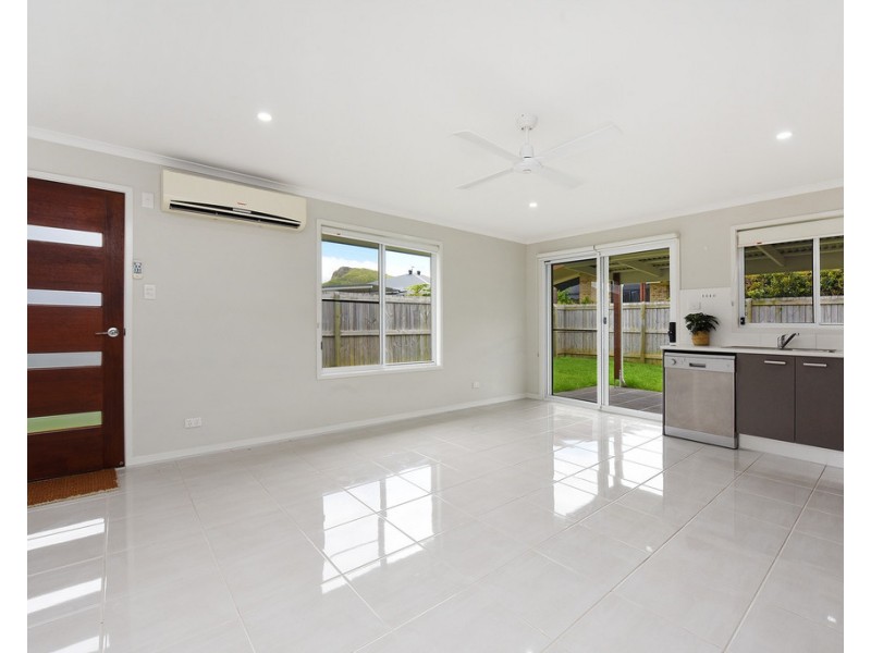 1/9 Sairs Street, Glass House Mountains QLD 4518