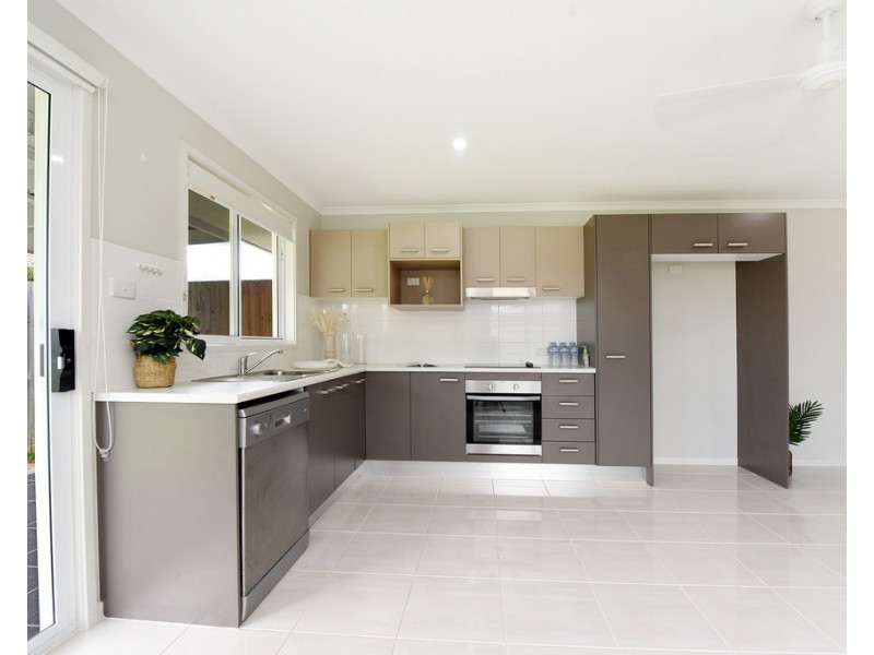 1/9 Sairs Street, Glass House Mountains QLD 4518