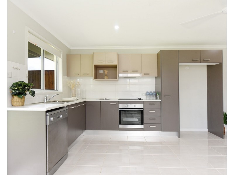 1/9 Sairs Street, Glass House Mountains QLD 4518