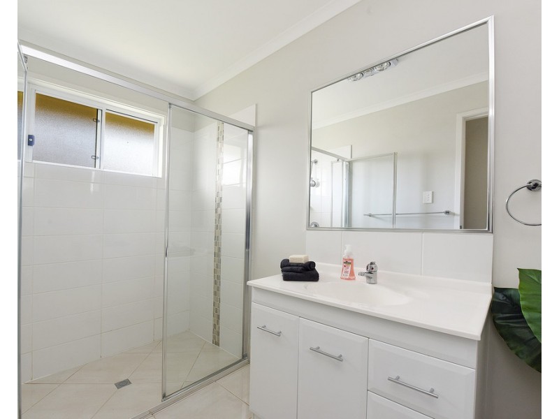 1/9 Sairs Street, Glass House Mountains QLD 4518