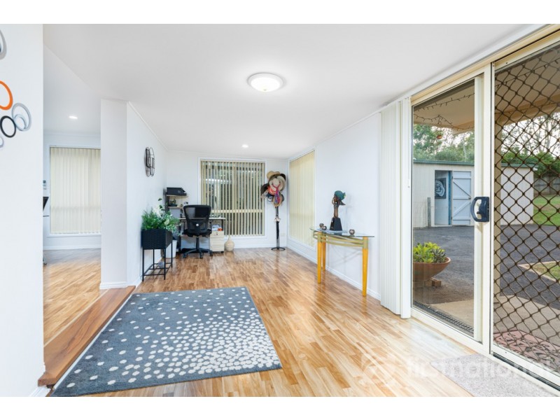 21 Parkview Road, Glass House Mountains QLD 4518