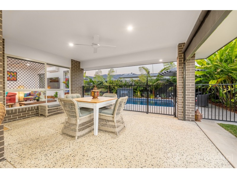 27 Pineview Drive, Beerwah QLD 4519