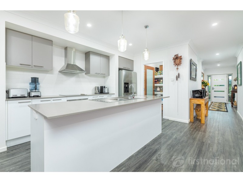 27 Pineview Drive, Beerwah QLD 4519