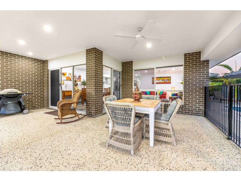 27 Pineview Drive, Beerwah QLD 4519