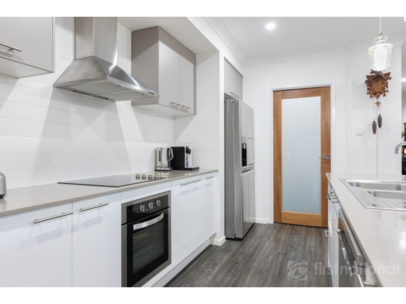 27 Pineview Drive, Beerwah QLD 4519