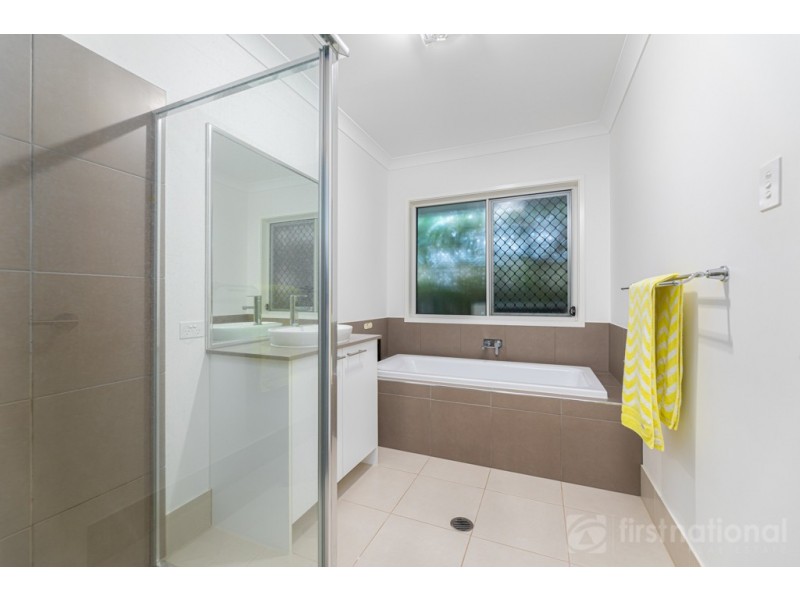 27 Pineview Drive, Beerwah QLD 4519