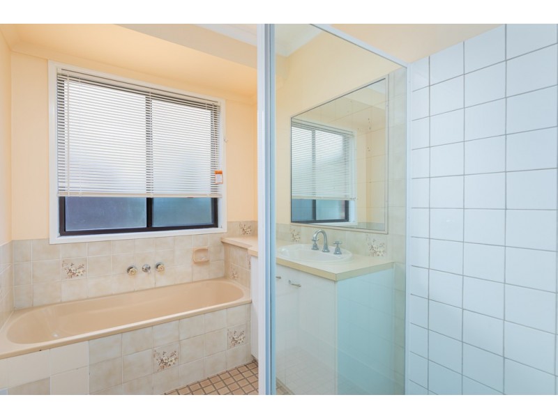 6 Ruwa Drive, Glass House Mountains QLD 4518