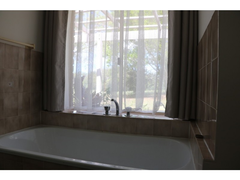 122 Lindeman Road, Beerwah QLD 4519