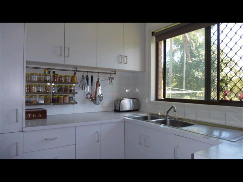 8 Jolly Crescent, Beerwah QLD 4519