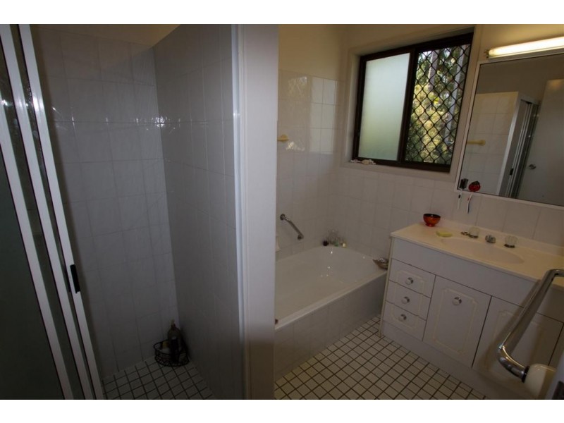 8 Jolly Crescent, Beerwah QLD 4519