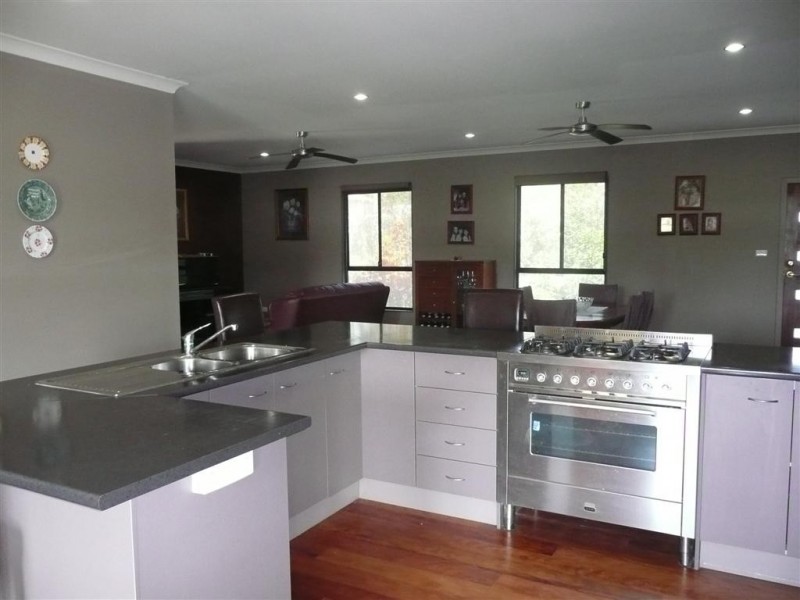 28 Clearview Drive, Glass House Mountains QLD 4518