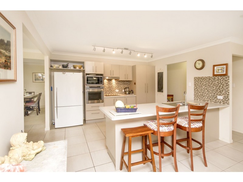 8 Greenview Avenue, Beerwah QLD 4519