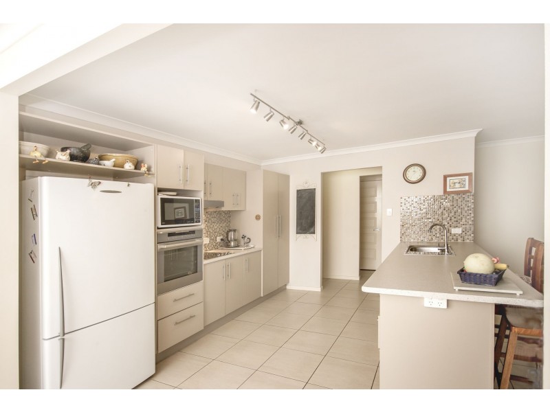 8 Greenview Avenue, Beerwah QLD 4519