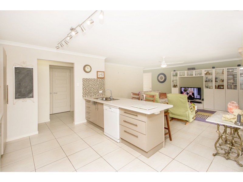 8 Greenview Avenue, Beerwah QLD 4519