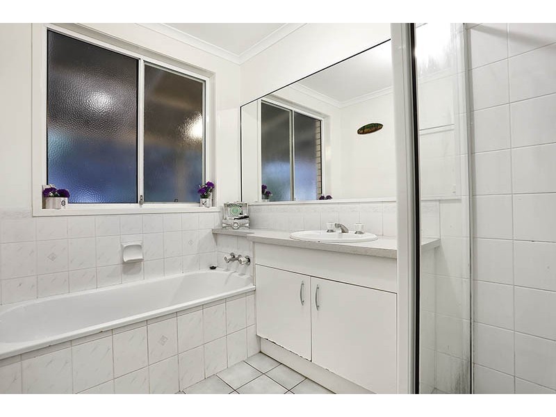 36 Bell Rd, Glass House Mountains QLD 4518