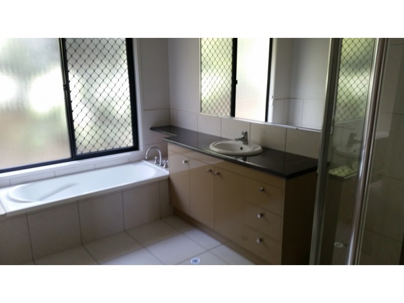 2/24 Simpson Street, Beerwah QLD 4519