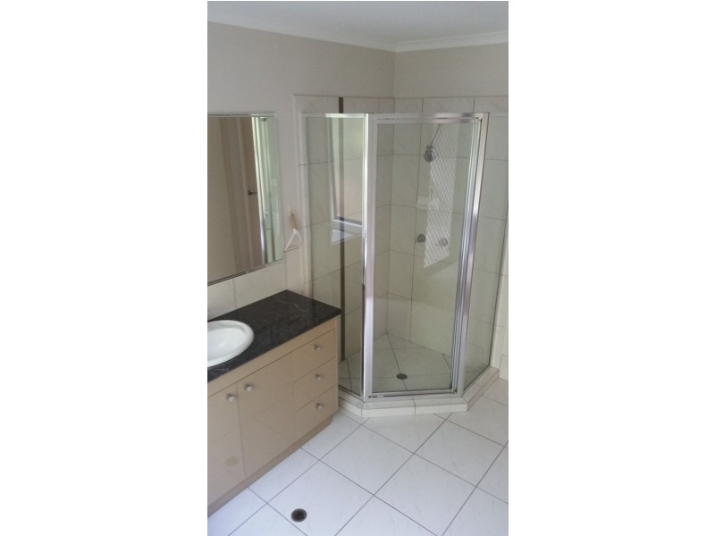 2/24 Simpson Street, Beerwah QLD 4519