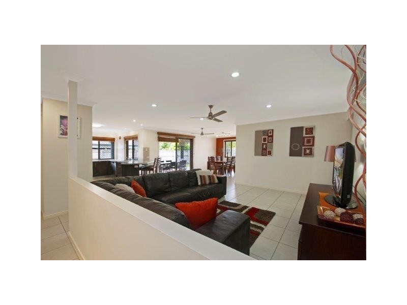 4 Sapphire Court, Beerwah QLD 4519