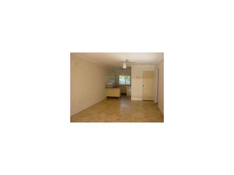 2/3 Nichols Avenue, Beerwah QLD 4519