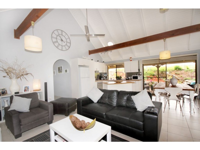 11 Littles Road, Glass House Mountains QLD 4518