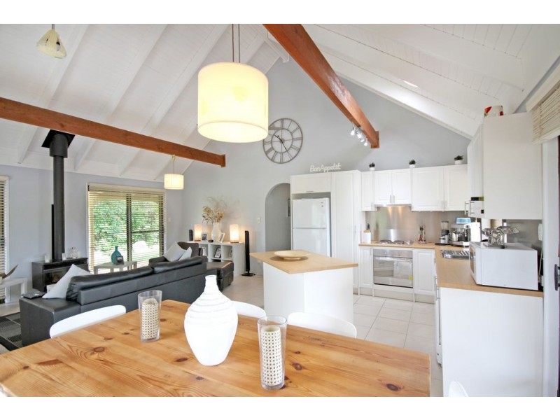 11 Littles Road, Glass House Mountains QLD 4518