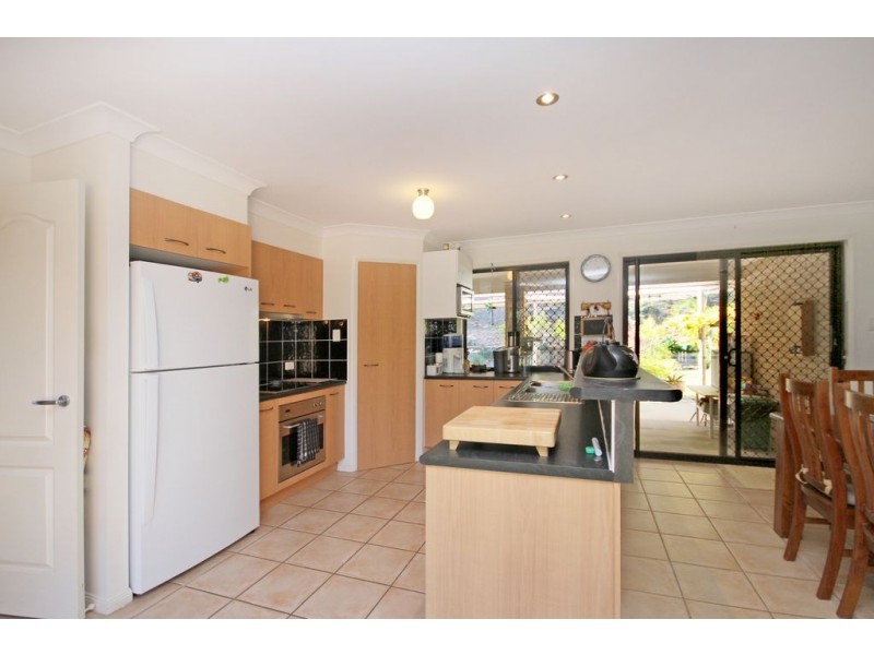 2 Bloomfield Place, Beerwah QLD 4519