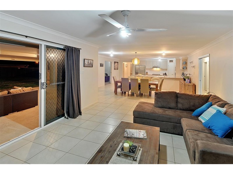 43 Endeavour Bark Drive, Glass House Mountains QLD 4518