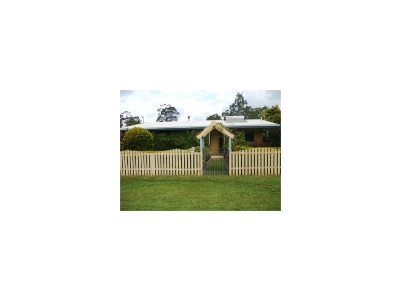 8 Gympie Street North, Landsborough QLD 4550