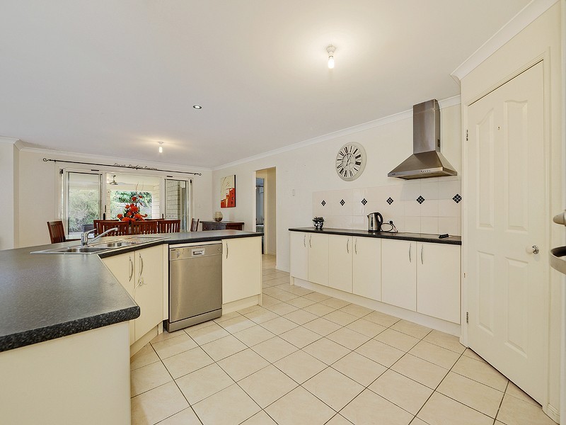 68 Allan Ave, Glass House Mountains QLD 4518