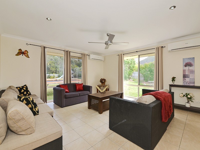 68 Allan Ave, Glass House Mountains QLD 4518