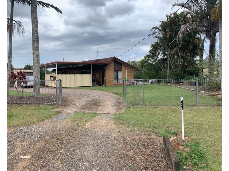 32 Peters Road, Glass House Mountains QLD 4518