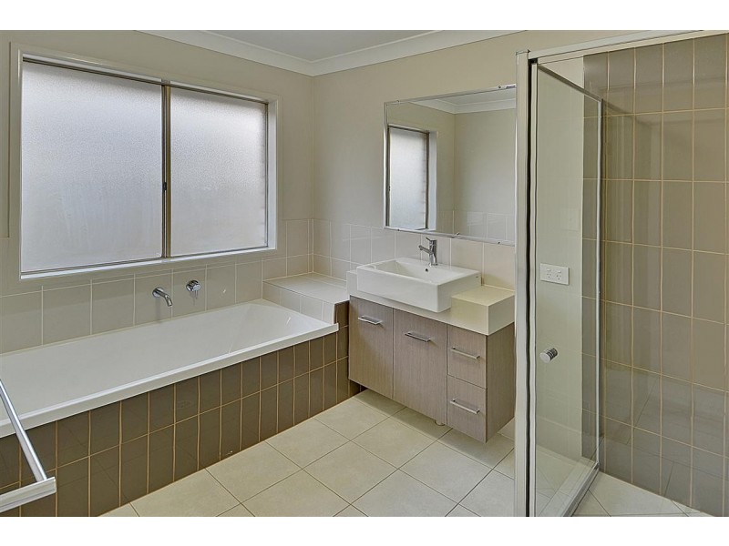 36 Kirsten Dve, Glass House Mountains QLD 4518