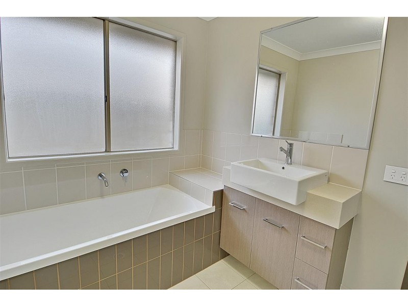 36 Kirsten Dve, Glass House Mountains QLD 4518