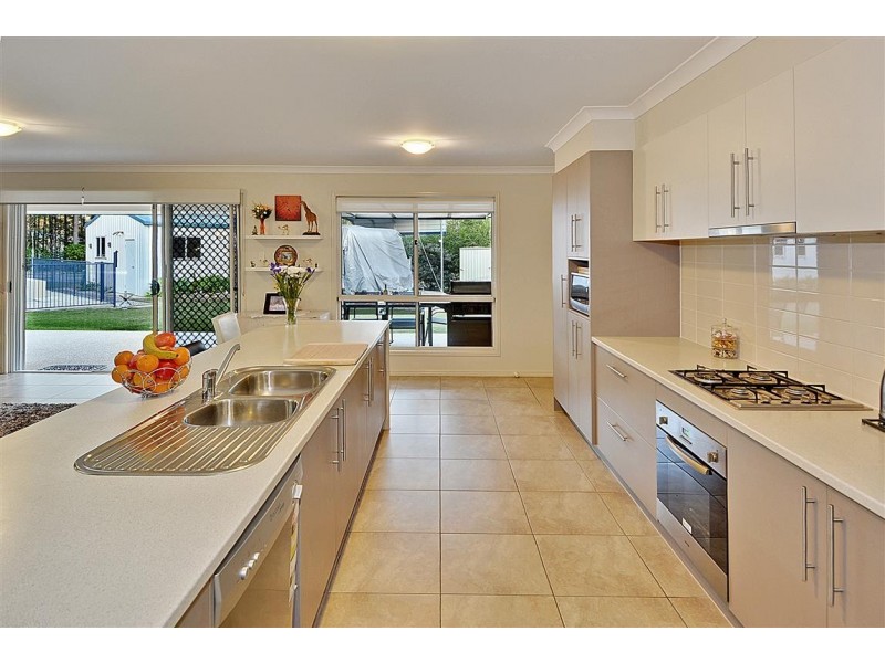 7 Taryn Close, Glass House Mountains QLD 4518