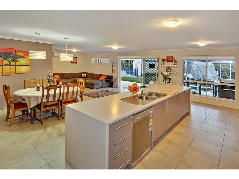 7 Taryn Close, Glass House Mountains QLD 4518