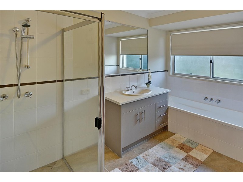 7 Taryn Close, Glass House Mountains QLD 4518