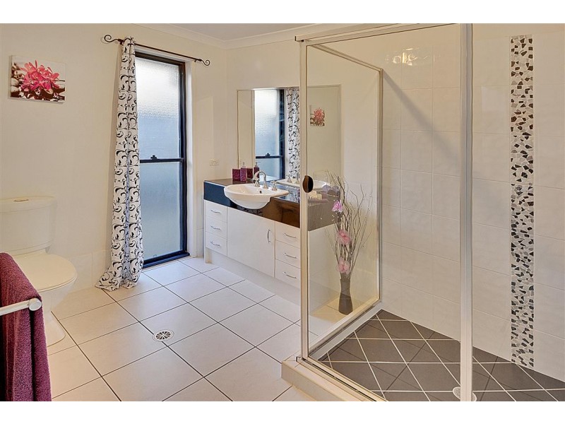 12 Flinders Av, Beerwah QLD 4519