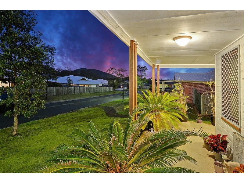 7 Greenview Ave, Beerwah QLD 4519