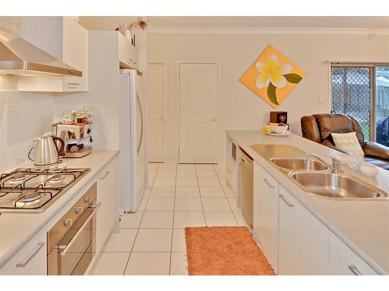 7 Greenview Ave, Beerwah QLD 4519