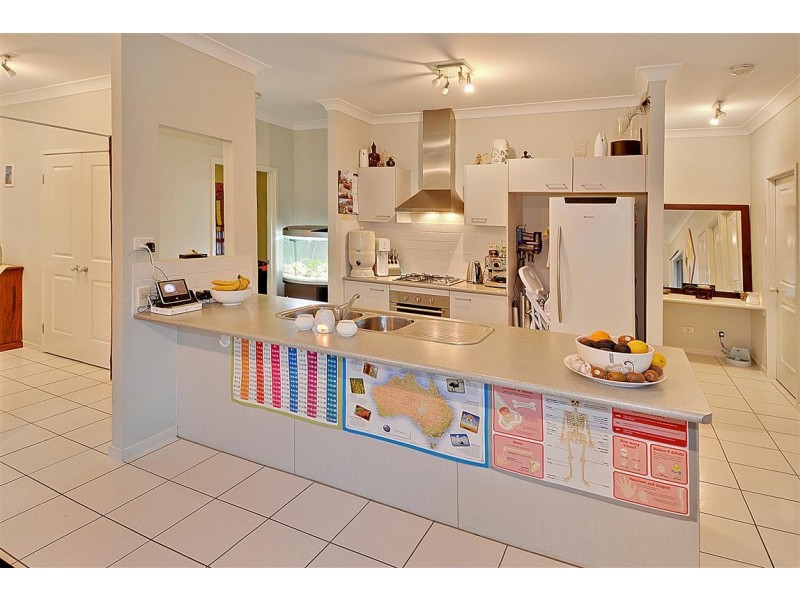 7 Greenview Ave, Beerwah QLD 4519