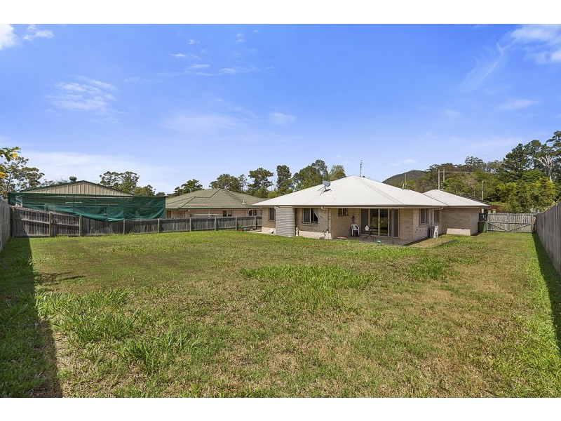 18 Crumpton Place, Beerwah QLD 4519