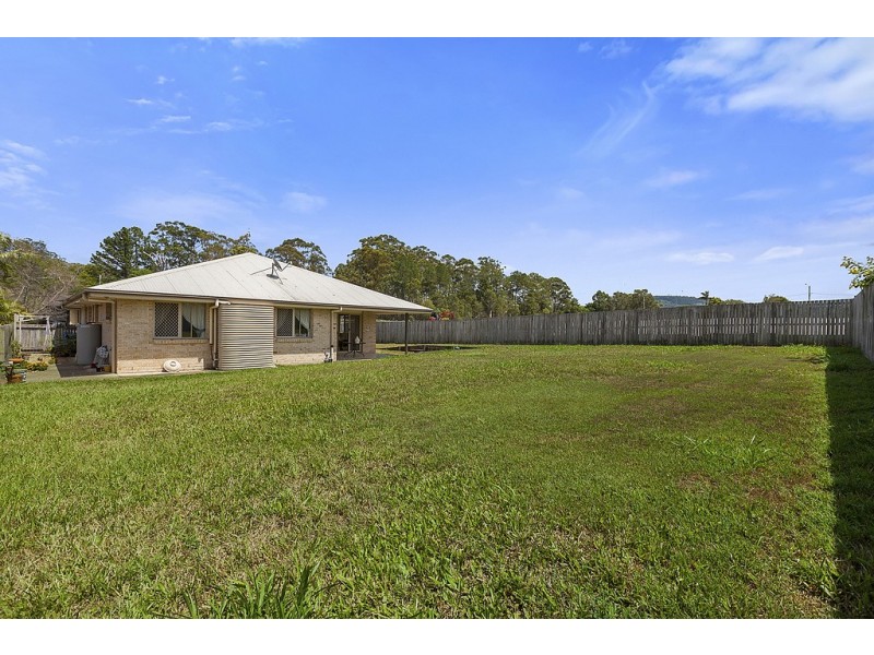 18 Crumpton Place, Beerwah QLD 4519