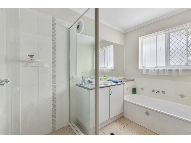 18 Crumpton Place, Beerwah QLD 4519