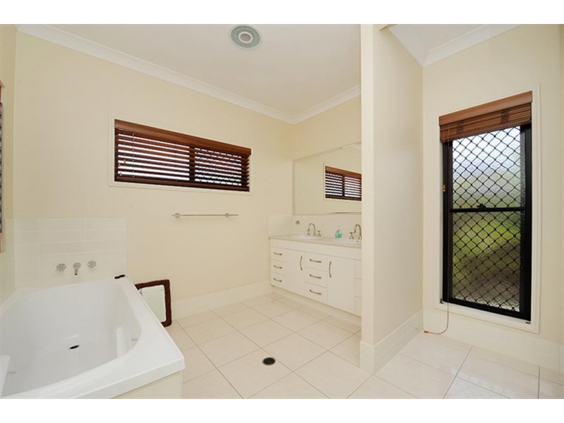 8 Bridget Crt, Beerwah QLD 4519