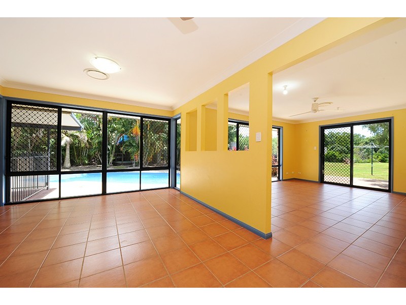8 Bloodwood Cl, Mooloolah Valley QLD 4553